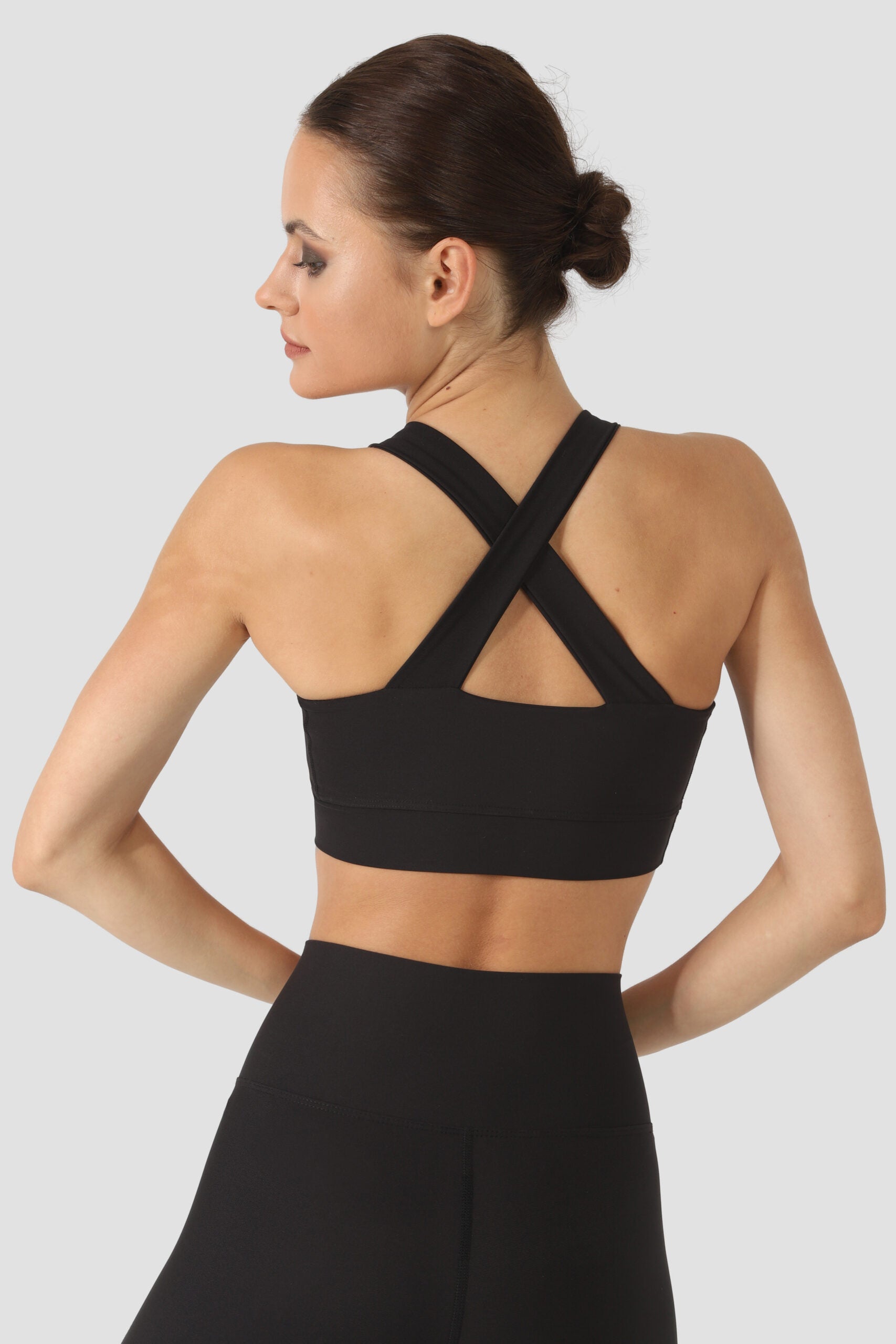 Спортно бюстие с кръстосан гръб CROSS BLACK