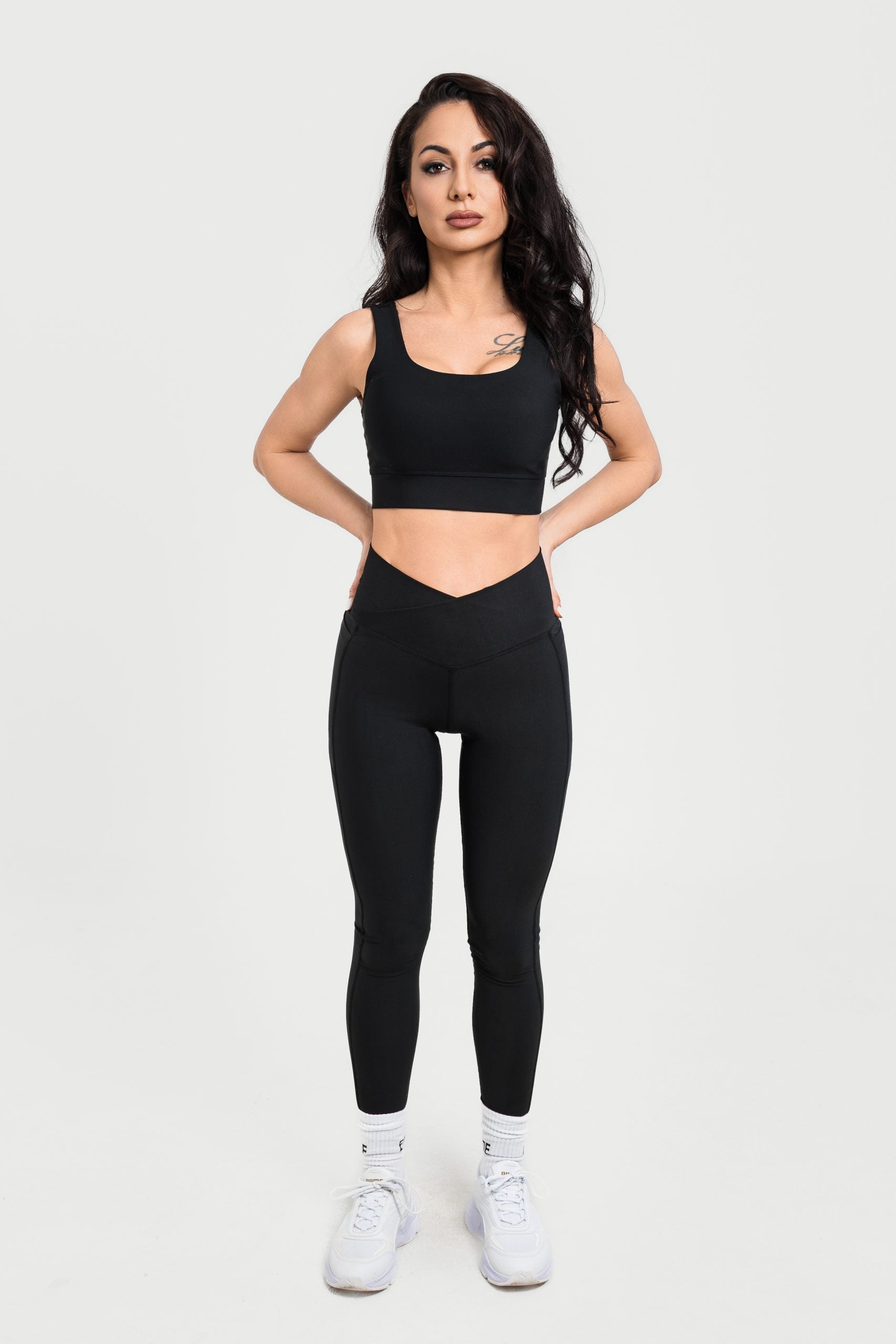 Супер-стягащ спортен клин с V-образна талия Daria Black