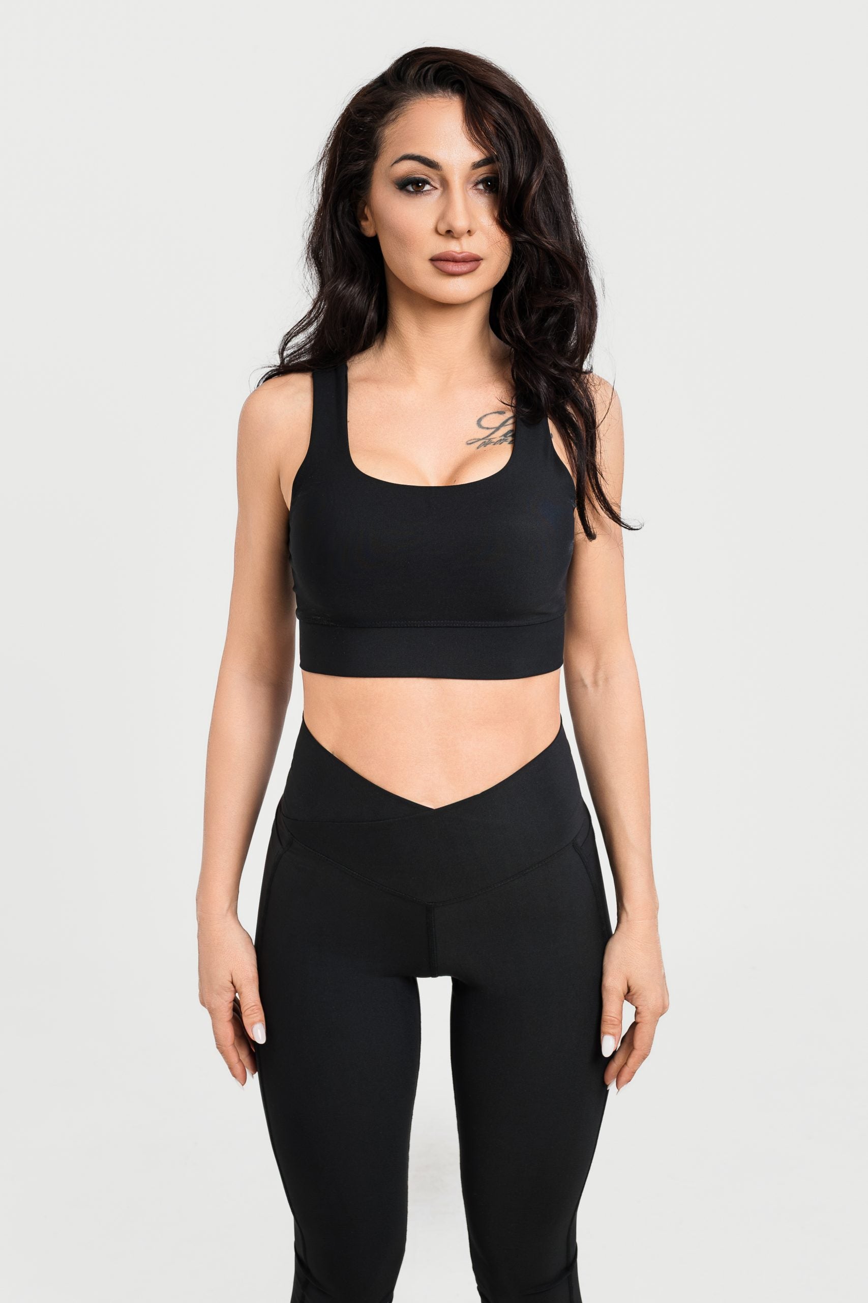 Супер-стягащ спортен клин с V-образна талия Daria Black